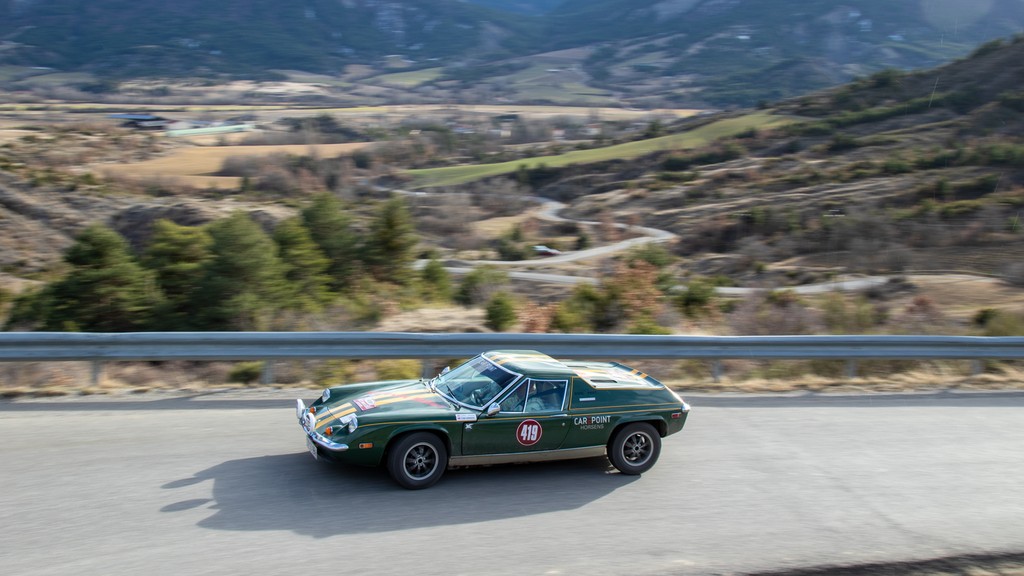 Chris Larsen og Toni Hansen kører deres første Rallye Monte Carlo Classic sammen i Chris Larsens fint polerede Lotus Europe Twin Cam
(Foto: Emilie Weber Wellendorf)